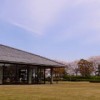 広々とした芝生の庭を見ながら。富山県水墨美術館で回顧展「石黒宗麿のすべてと人間国宝の作家たち」